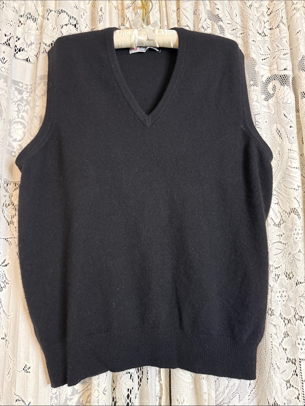 Pringle Men's V-Neck cashmere Sweater Vest in Black